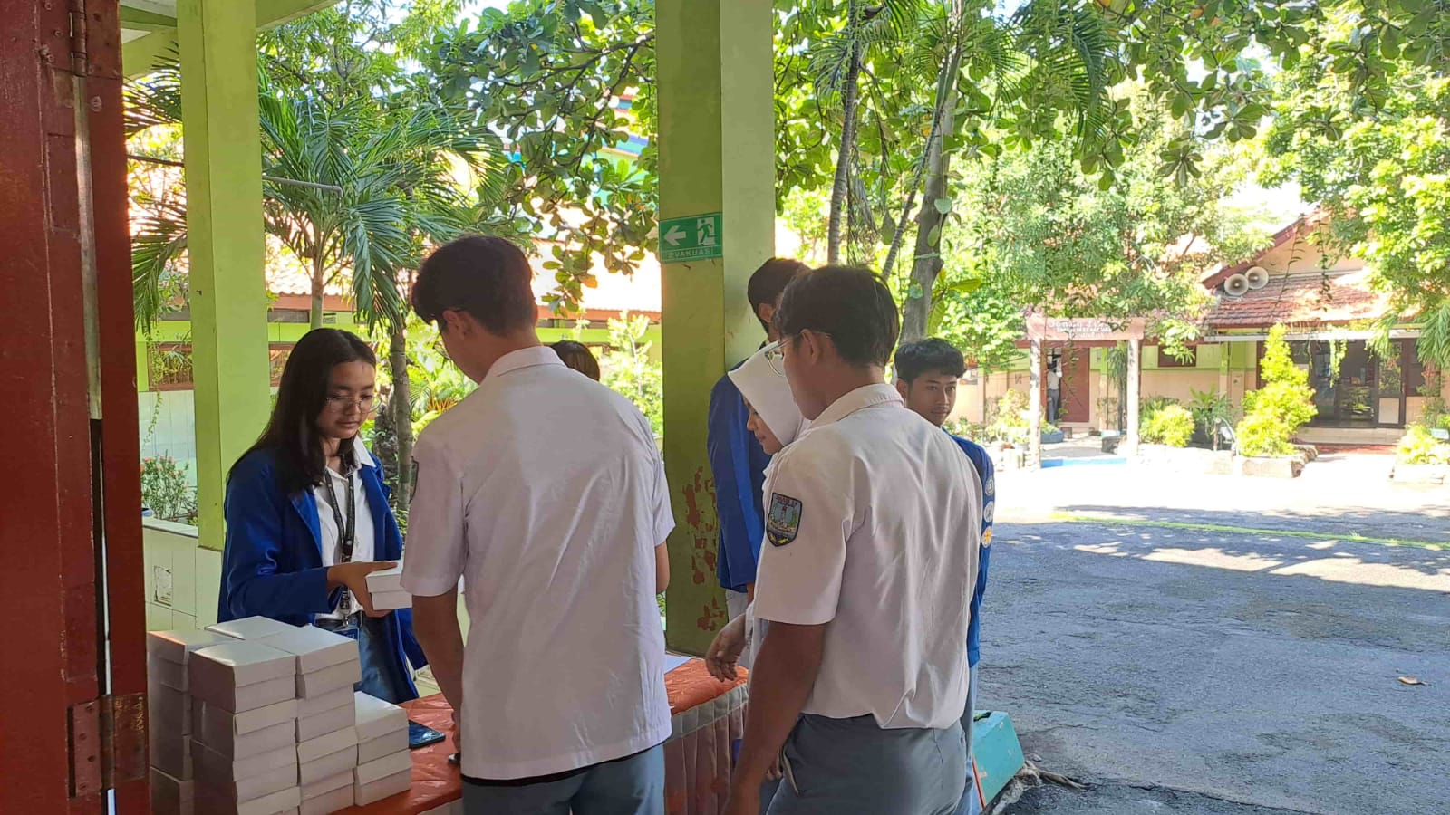 Open Gate Peserta dan Pembagian Snack Peserta